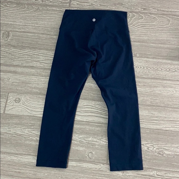 Lululemon Wunder Under Crops - Picture 8 of 10